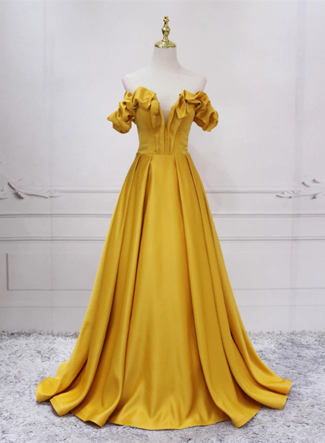 Beaira Gold Satin A-line Sweetheart Long Junior Prom Dress Floor Length Satin Evening Dress prom dresses shops