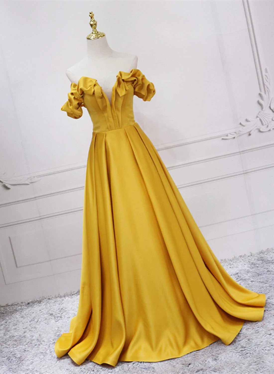 Beaira Gold Satin A-line Sweetheart Long Junior Prom Dress Floor Length Satin Evening Dress prom dresses shops