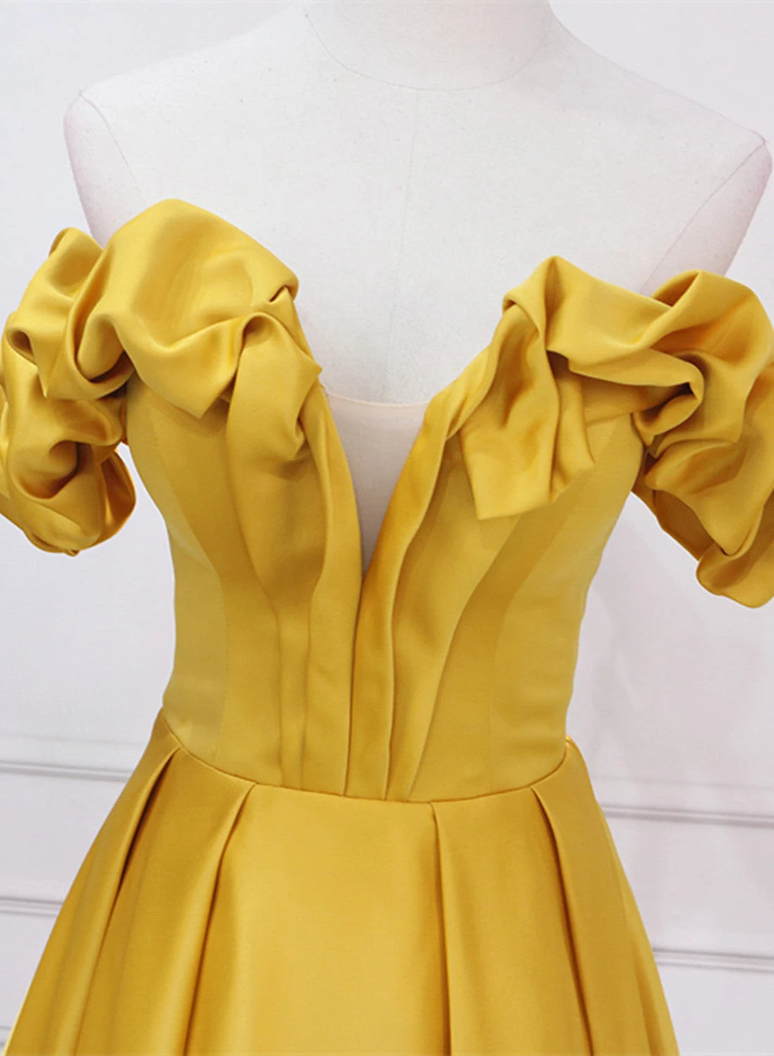 Beaira Gold Satin A-line Sweetheart Long Junior Prom Dress Floor Length Satin Evening Dress prom dresses shops