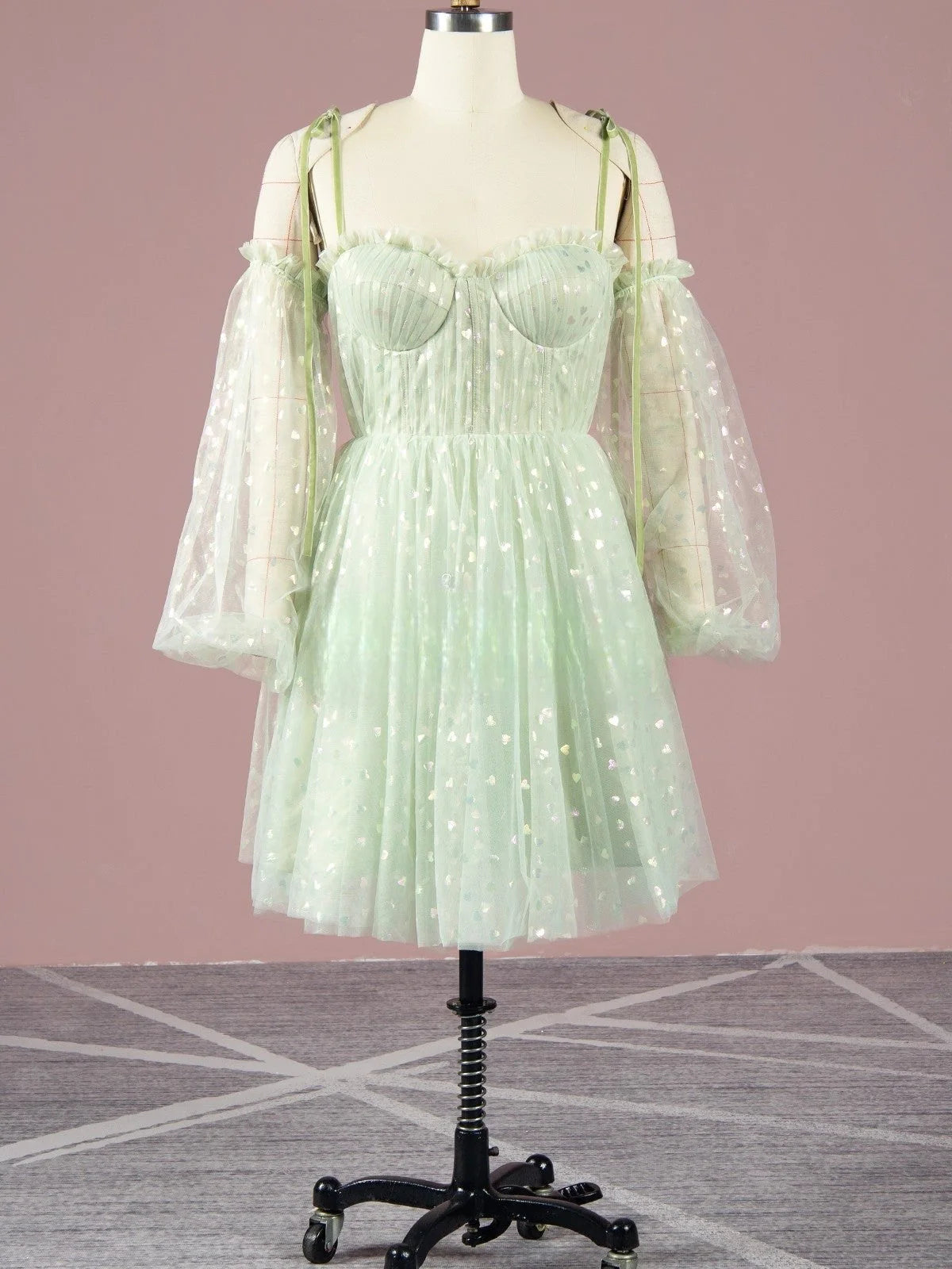 A-Line/Princess Tulle Sequin Sweetheart Sleeveless Short/Mini Homecoming Dresses