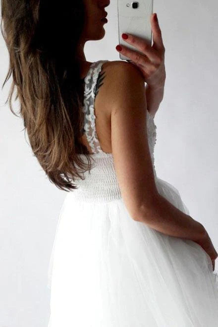 A-Line V-Neck Short Cocktail Dress White Tulle Lace Beads Homecoming Dress with Appliques