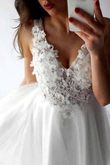 A-Line V-Neck Short Cocktail Dress White Tulle Lace Beads Homecoming Dress with Appliques
