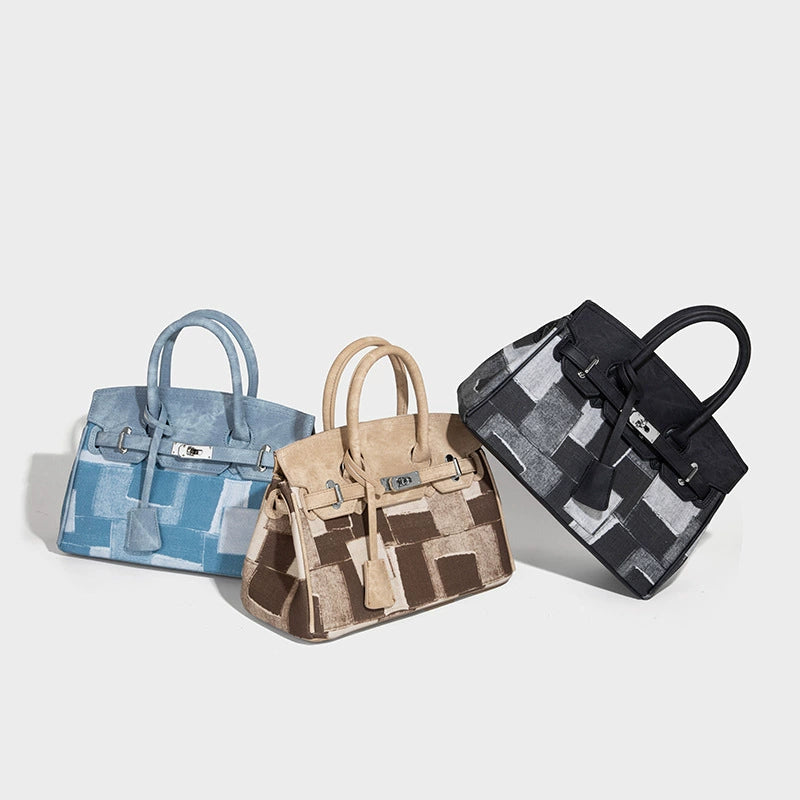 Beaira A niche retro yet cool and stylish platinum bag for women featuring a new denim style with a high-end feel It is a combination of a handheld single shoulder and crossbody design
