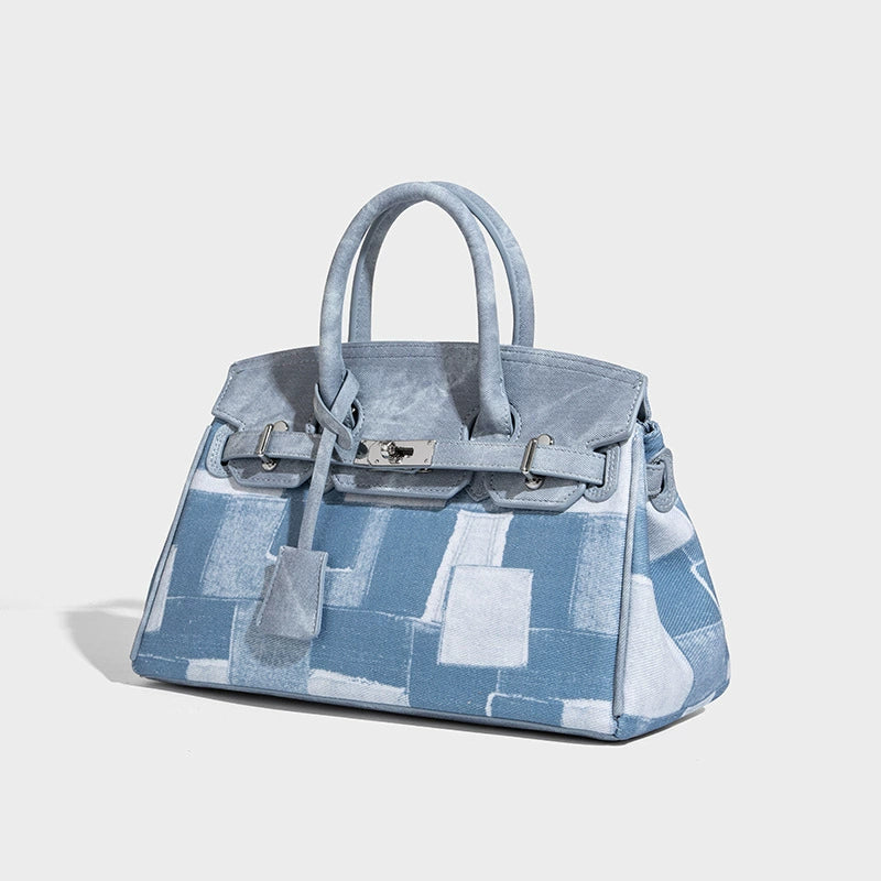 Beaira A niche retro yet cool and stylish platinum bag for women featuring a new denim style with a high-end feel It is a combination of a handheld single shoulder and crossbody design