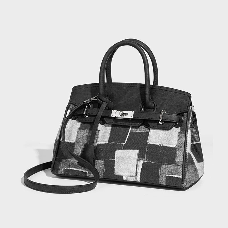 Beaira A niche retro yet cool and stylish platinum bag for women featuring a new denim style with a high-end feel It is a combination of a handheld single shoulder and crossbody design
