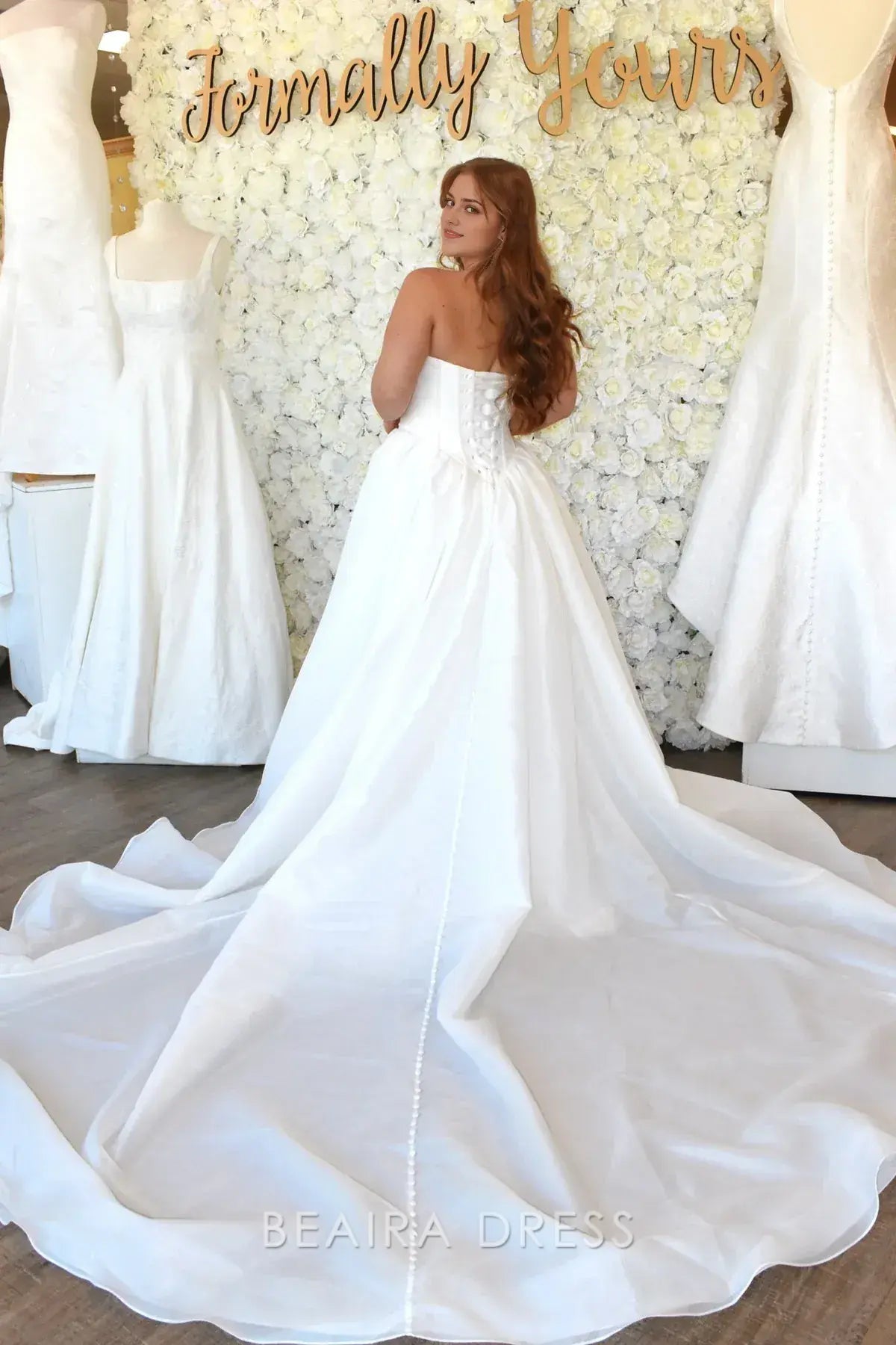 Beaira Elegant Strapless Ball Gown Wedding Dress with Corset Bodice and Organza Skirt for Timeless Bridal Grandeur