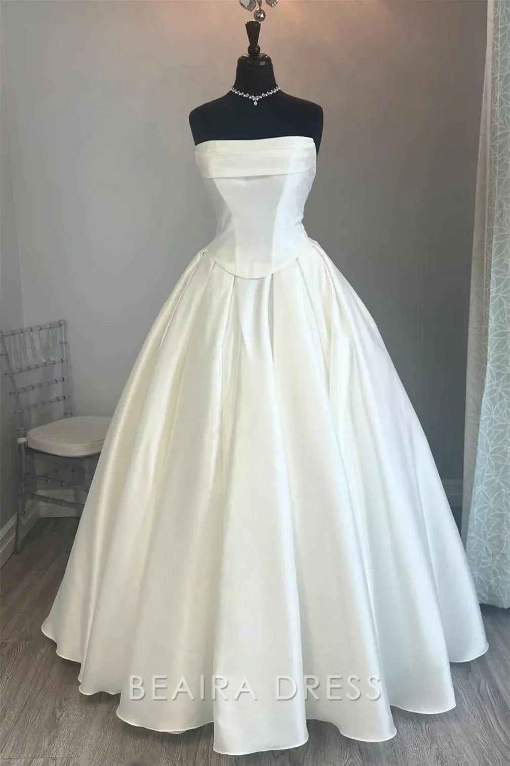 Beaira Elegant Strapless Ball Gown Wedding Dress with Structured Bodice and Voluminous Satin Skirt for Timeless Bridal Grandeur