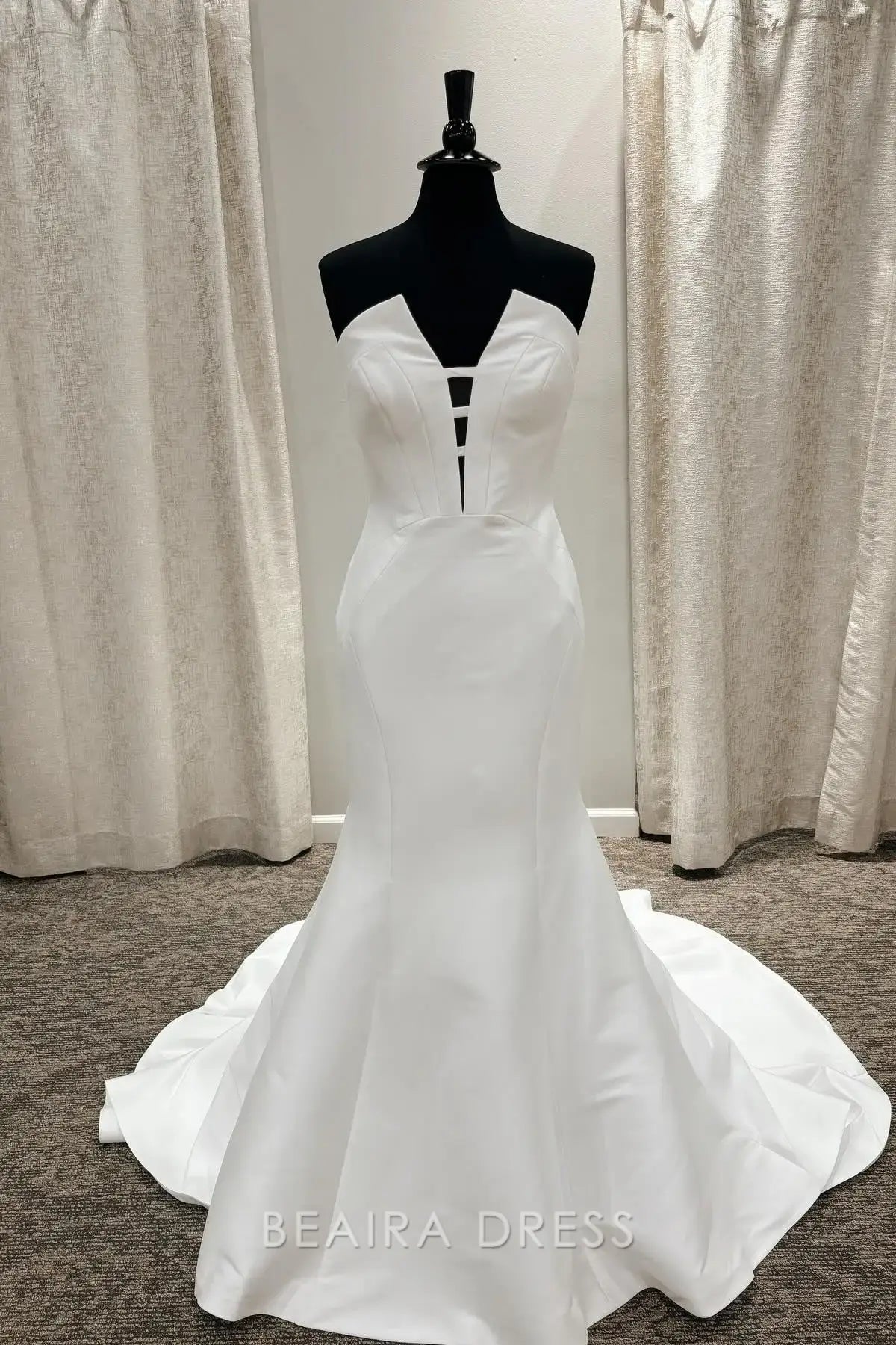 Beaira Elegant Strapless Mermaid Wedding Dress with Cut - Out Detail at Plunging V - Neckline for Modern Bridal Sophistication