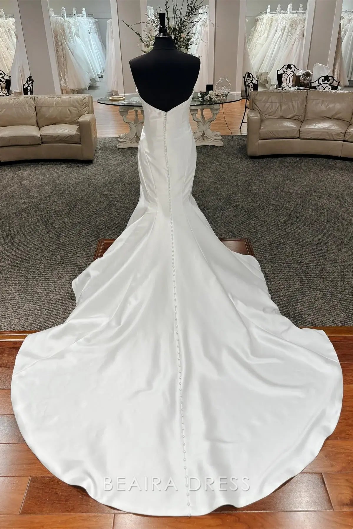 Beaira Elegant Strapless Sweetheart Neckline Mermaid Wedding Dress with Draped Bodice and Satin Train for Timeless Bridal Elegance