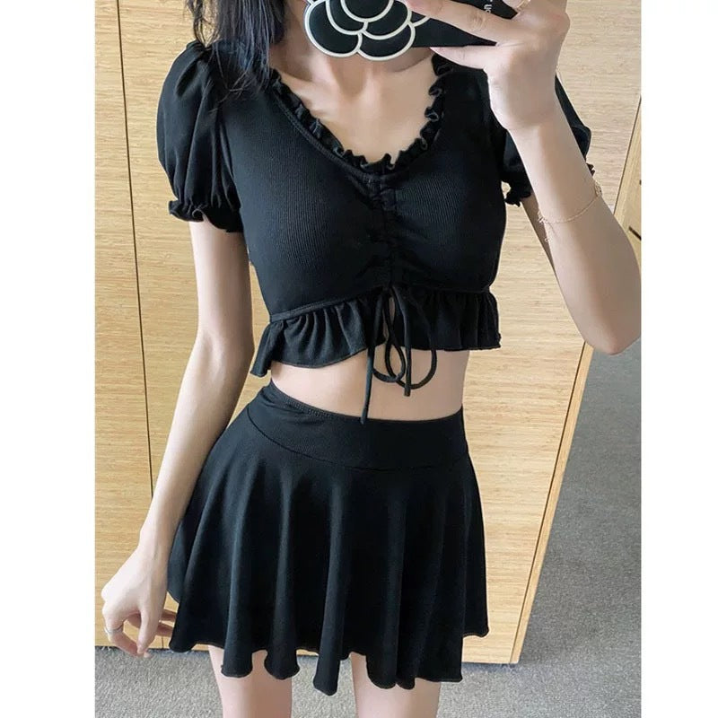 Beaira Female conservative swimsuit new Korean ins style split skirt style covers the belly to show off thinness student small chest gathered black swimsuit