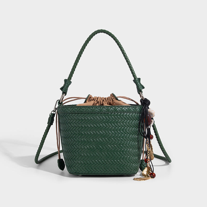 Beaira Vintage drawstring woven handbag with high-end feel water bucket bag pure handmade woven bag new commuter crossbody bag