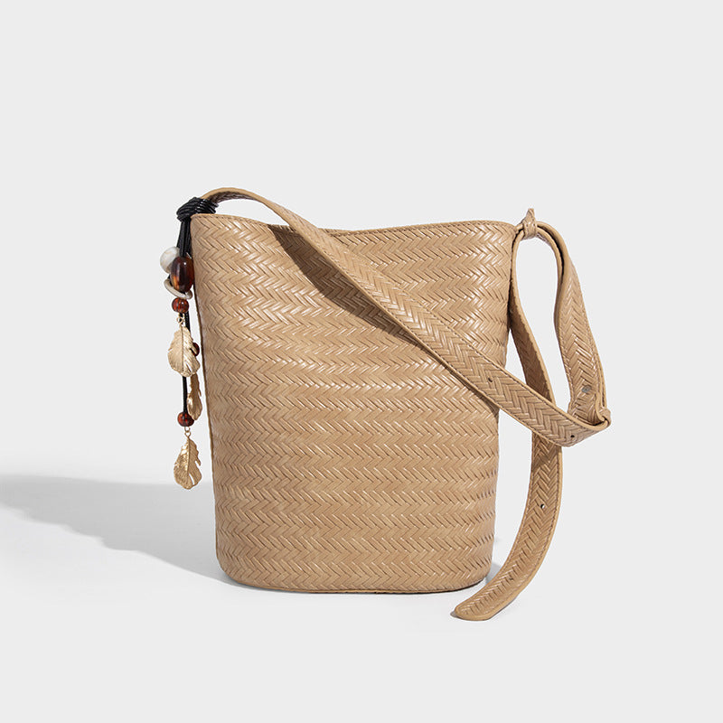 Beaira New niche hand-held woven bucket bag retro light luxury high-end tote single shoulder fashionable bag for women