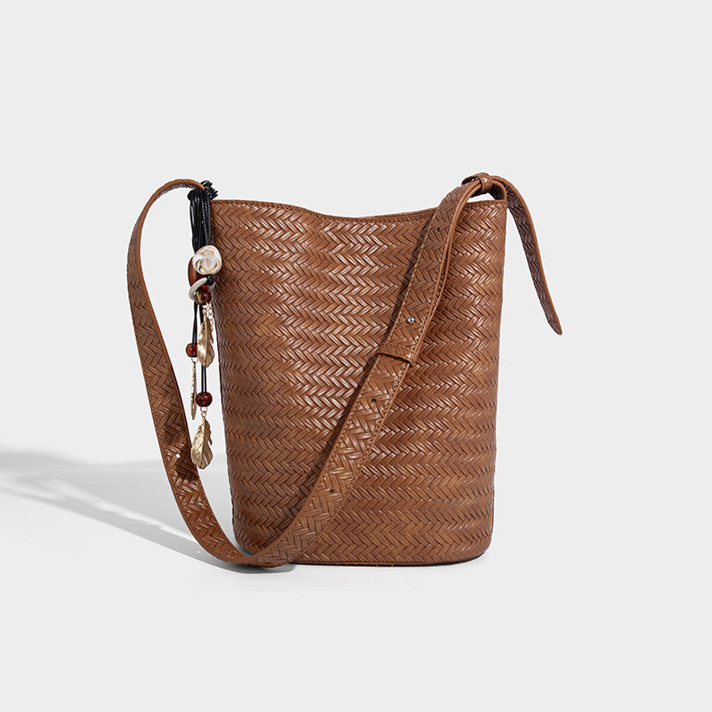 Beaira New niche hand-held woven bucket bag retro light luxury high-end tote single shoulder fashionable bag for women