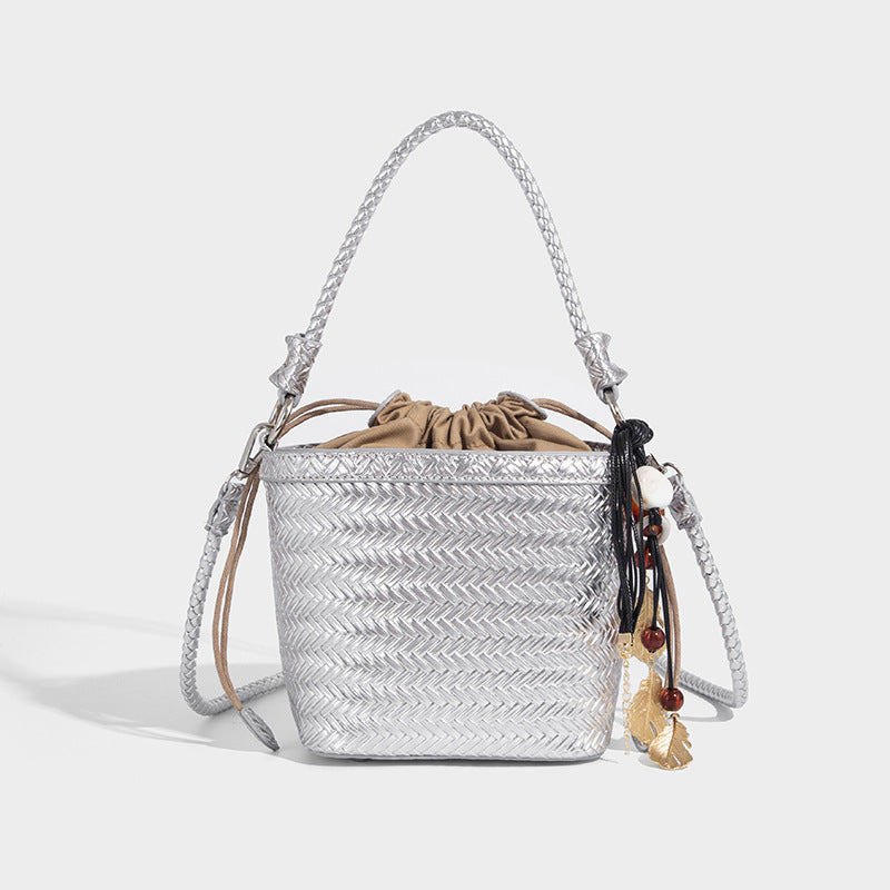 Beaira Vintage drawstring woven handbag with high-end feel water bucket bag pure handmade woven bag new commuter crossbody bag