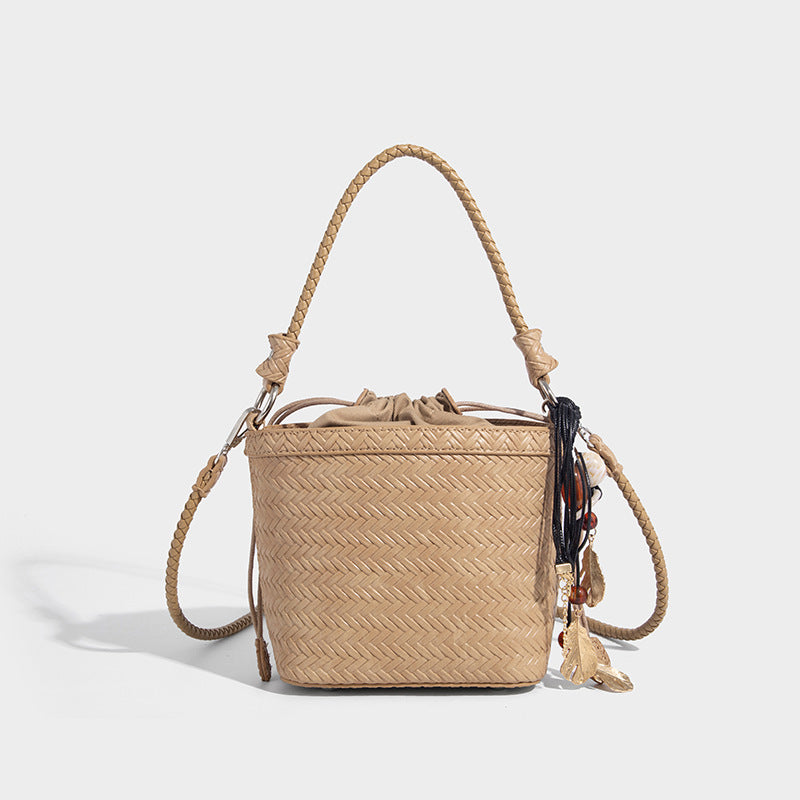 Beaira Vintage drawstring woven handbag with high-end feel water bucket bag pure handmade woven bag new commuter crossbody bag