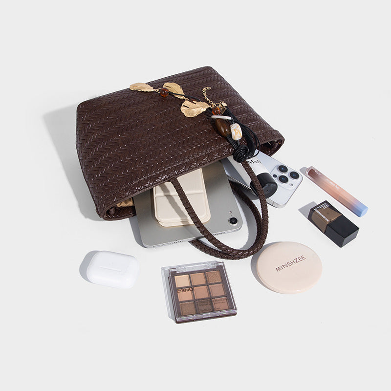 Beaira Advanced Handheld Woven Bag for Women's New Trendy Fashion Versatile Work Commuter Single Shoulder Crossbody Bag