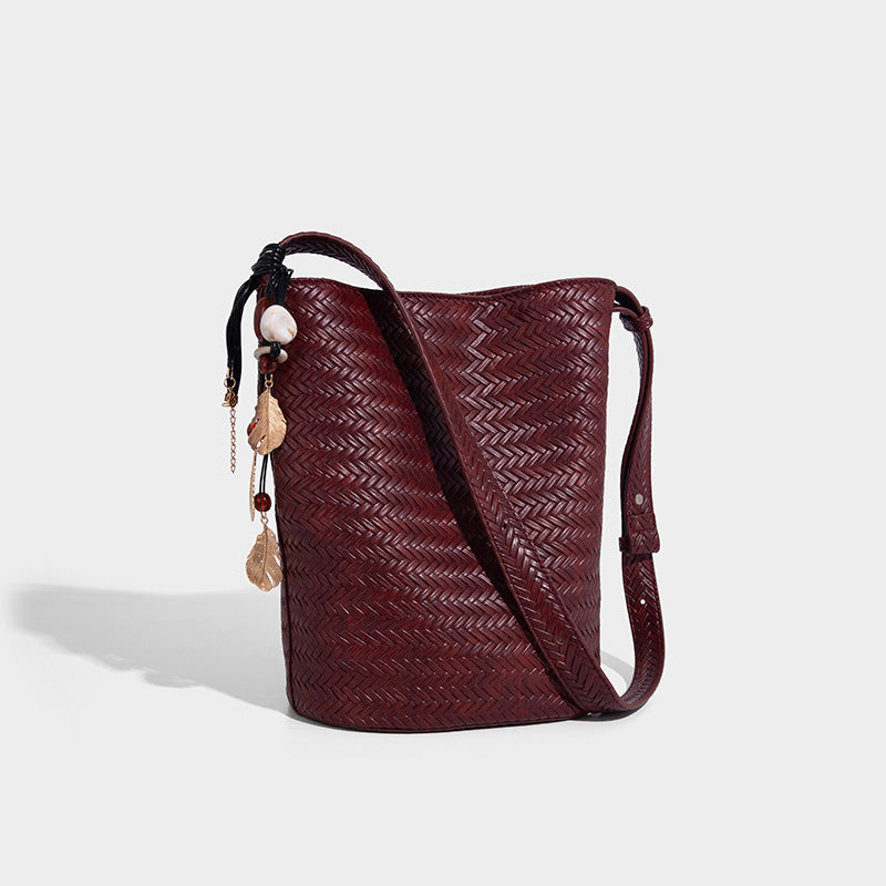 Beaira New niche hand-held woven bucket bag retro light luxury high-end tote single shoulder fashionable bag for women