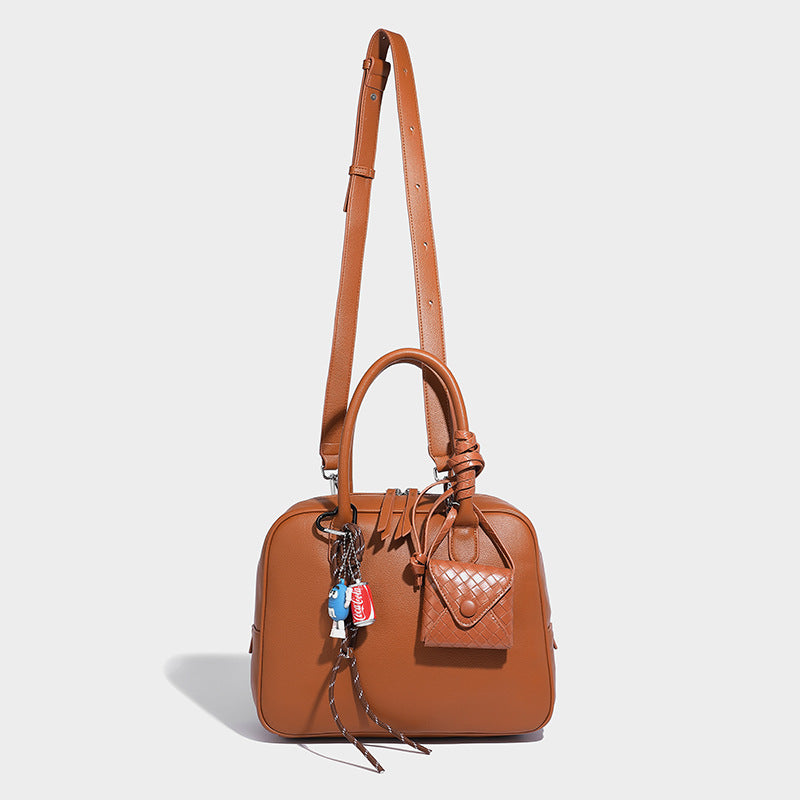 Beaira Autumn and winter new niche fashion hand-held retro Boston bag shoulder crossbody bowling pillow bag