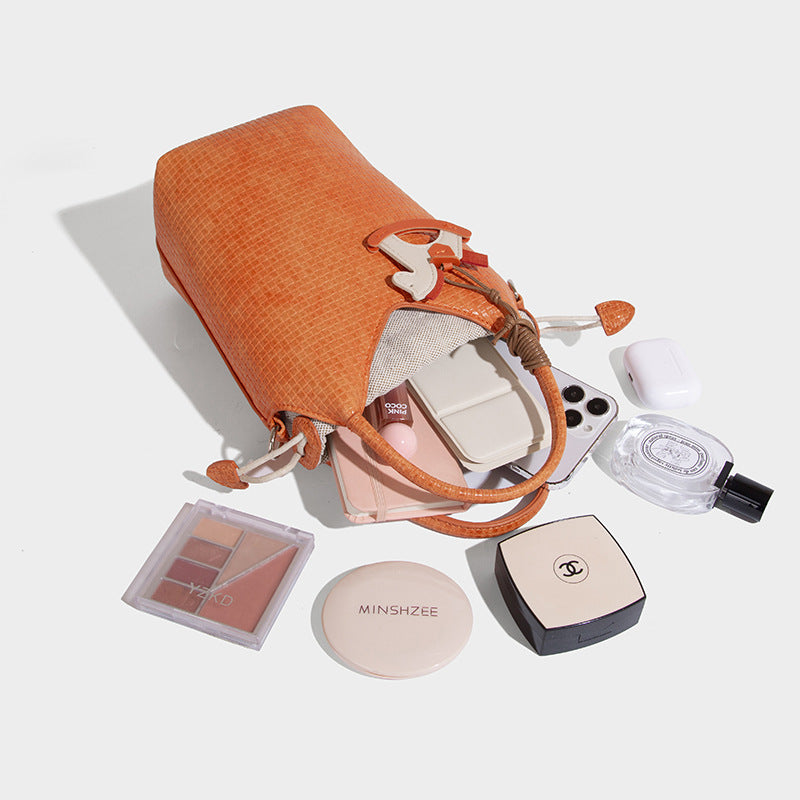 Beaira Advanced single shoulder bucket bag new versatile armpit bag woven large capacity commuting women's bag