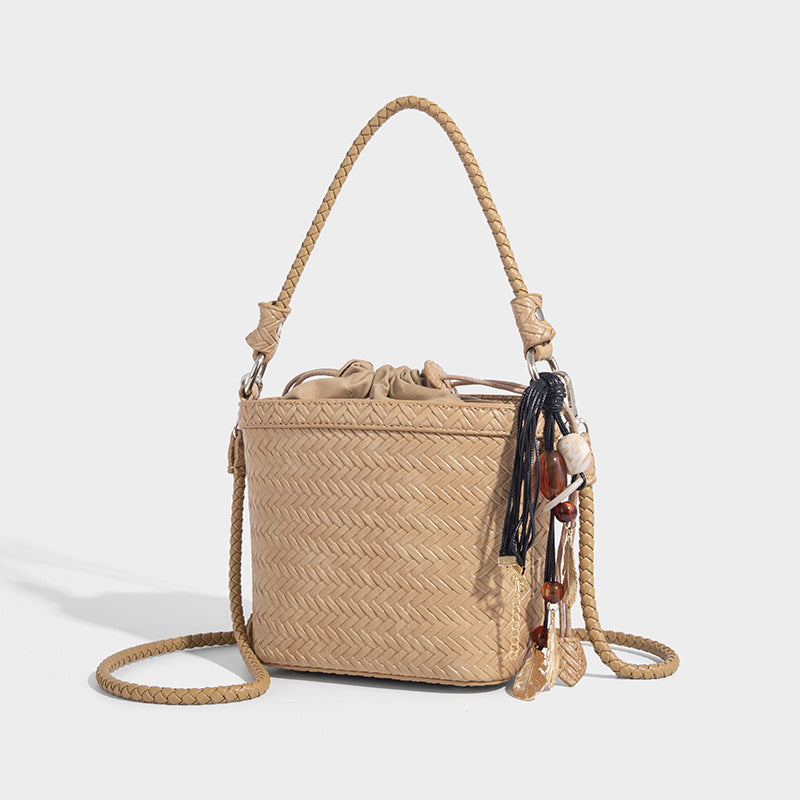 Beaira Vintage drawstring woven handbag with high-end feel water bucket bag pure handmade woven bag new commuter crossbody bag