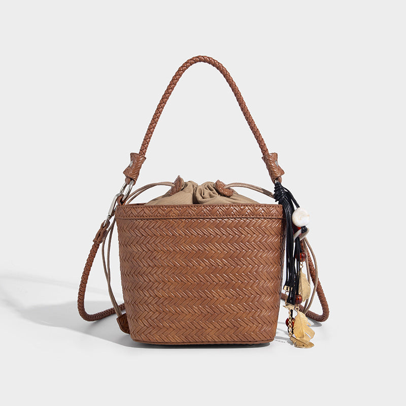 Beaira Vintage drawstring woven handbag with high-end feel water bucket bag pure handmade woven bag new commuter crossbody bag