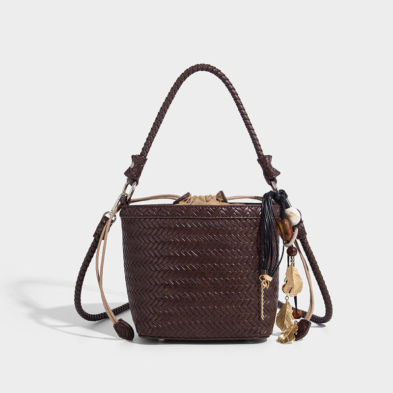Beaira Vintage drawstring woven handbag with high-end feel water bucket bag pure handmade woven bag new commuter crossbody bag