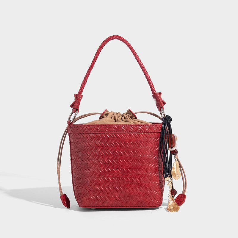 Beaira Vintage drawstring woven handbag with high-end feel water bucket bag pure handmade woven bag new commuter crossbody bag