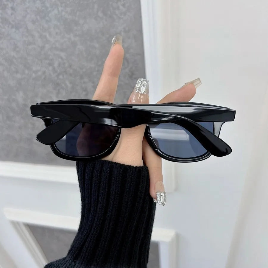 Beaira Lovely Square Designer Sunglasses Women Men Rivet Frame Luxurious Sun Glasses Female Male Brand Fashion Oculos De Sol