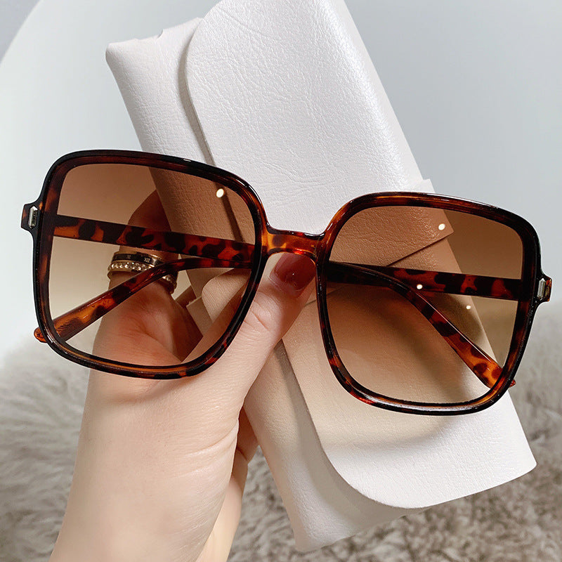 Beaira Square Sunglasses Woman Retro Vintage Gradient Sun Glasses Oversized Female Clear Lens Black White Oculos De Sol Glasses Women
