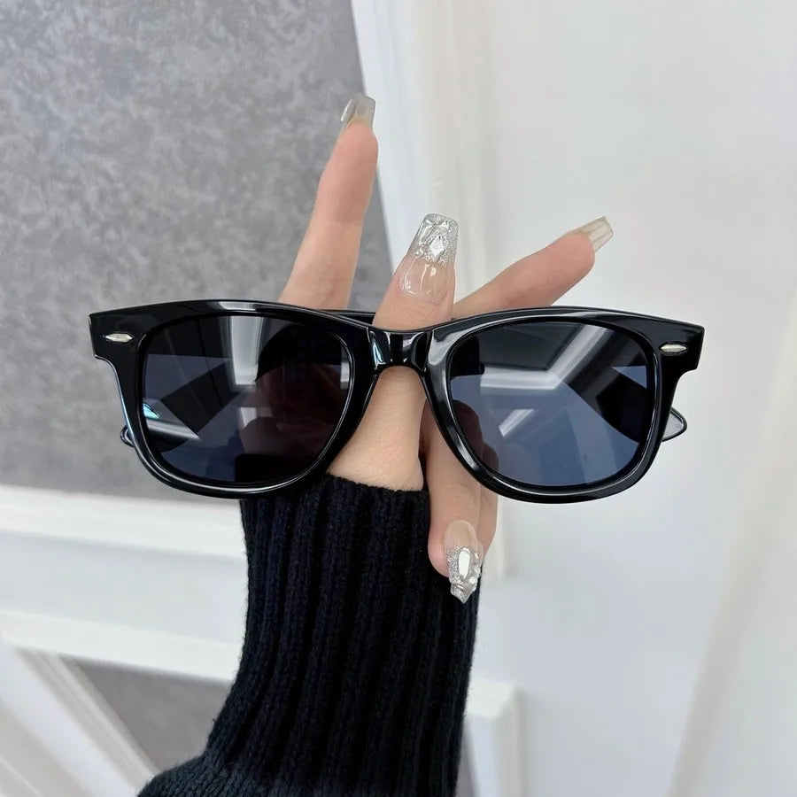 Beaira Lovely Square Designer Sunglasses Women Men Rivet Frame Luxurious Sun Glasses Female Male Brand Fashion Oculos De Sol