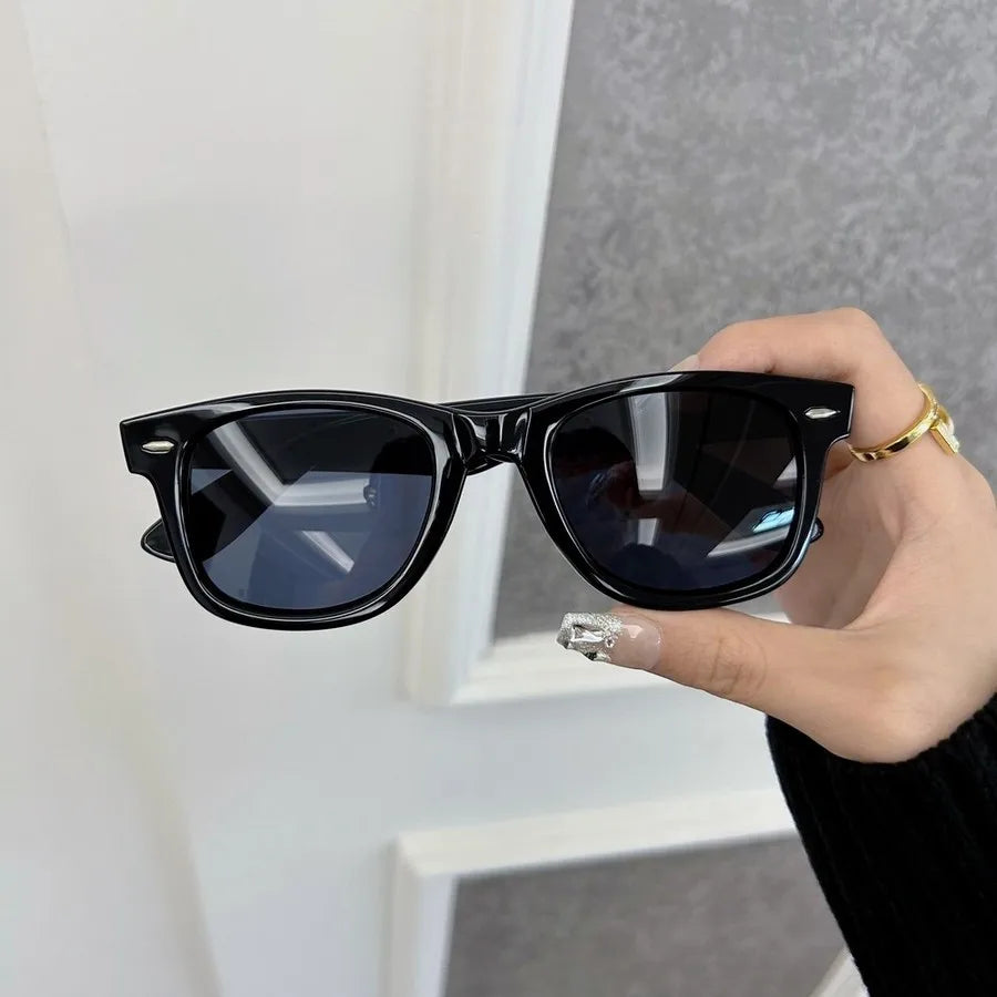Beaira Lovely Square Designer Sunglasses Women Men Rivet Frame Luxurious Sun Glasses Female Male Brand Fashion Oculos De Sol