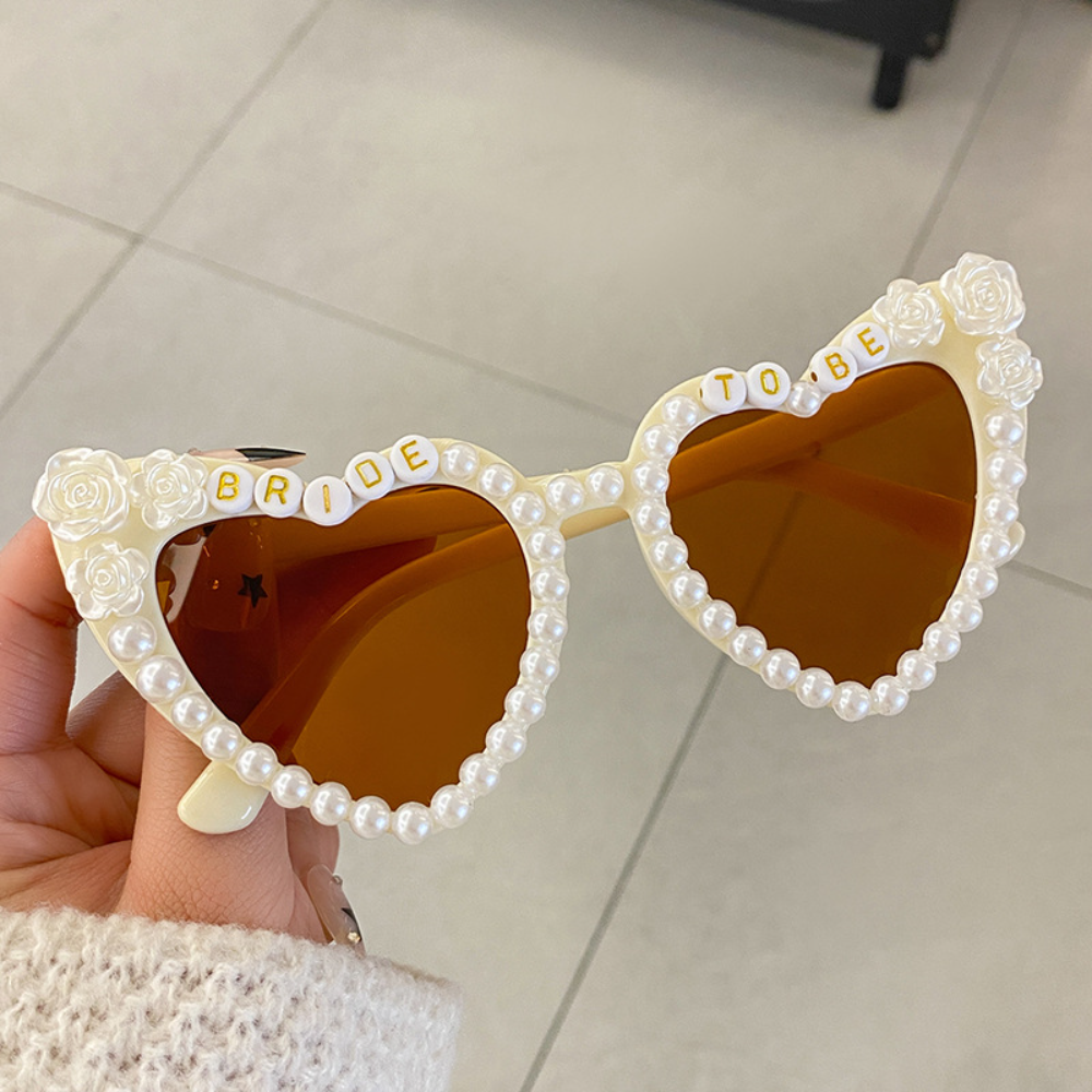 Beaira Luxury Bachelorette Party Bride Sunglasses Heart Shaped Sun Glasses For Women Bridesmaid Bride Wedding Party Photo Tools Gift