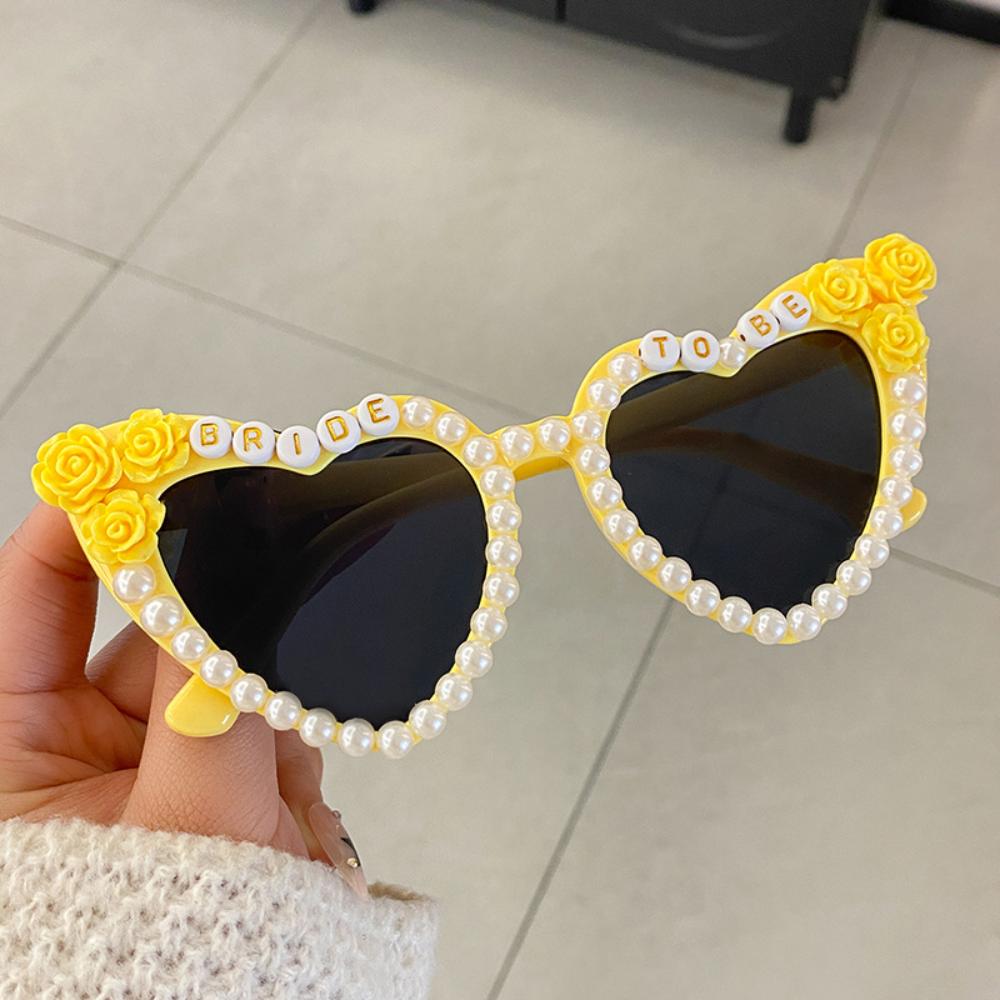 Beaira Luxury Bachelorette Party Bride Sunglasses Heart Shaped Sun Glasses For Women Bridesmaid Bride Wedding Party Photo Tools Gift