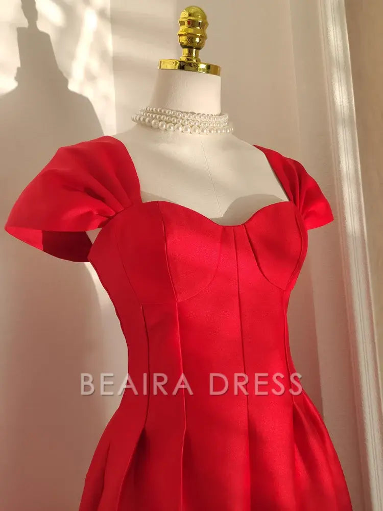 Beaira Sexy A line Sweetheart Red Satin Knee Length Homecoming Dresses Birthday Outfits