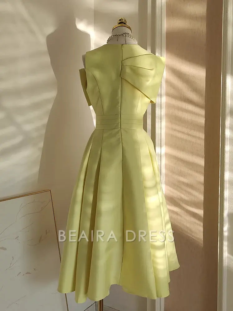 Beaira Sexy A line V neckline Satin Knee Length Homecoming Dresses Yellow Birthday Outfits