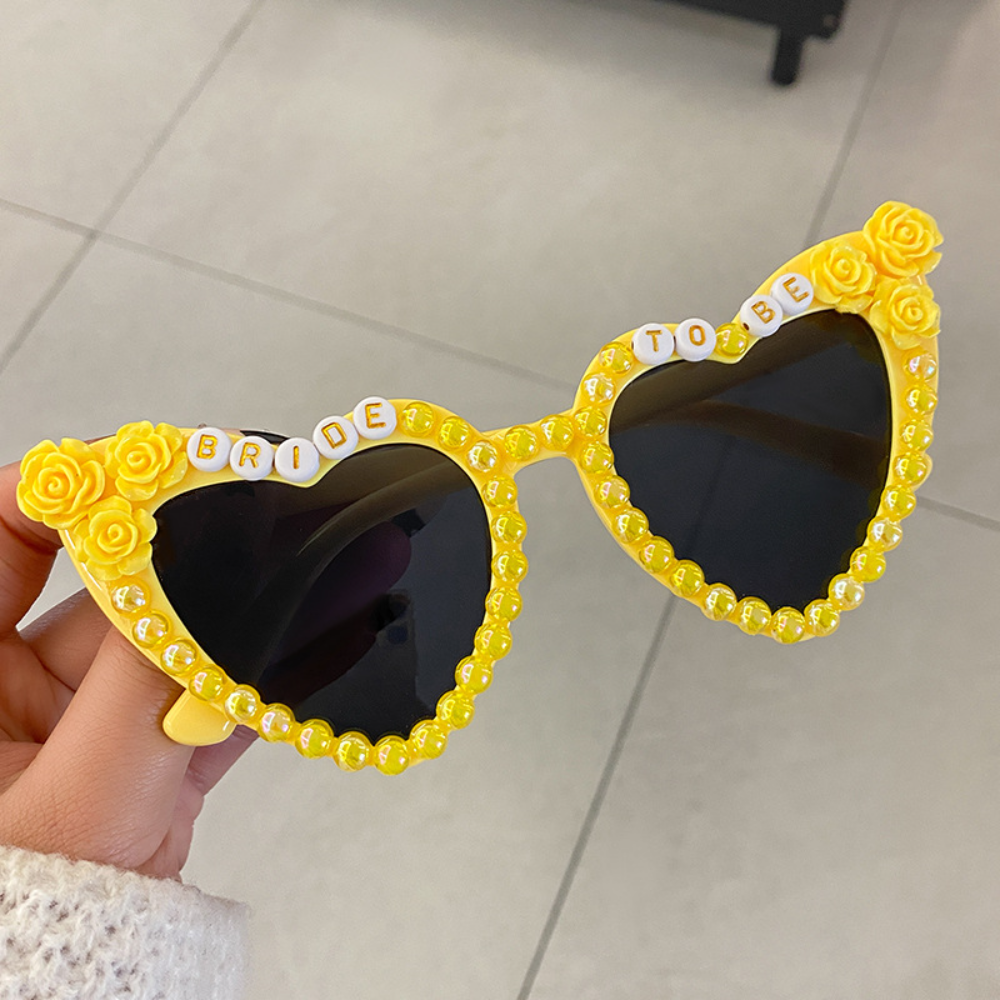 Beaira Luxury Bachelorette Party Bride Sunglasses Heart Shaped Sun Glasses For Women Bridesmaid Bride Wedding Party Photo Tools Gift