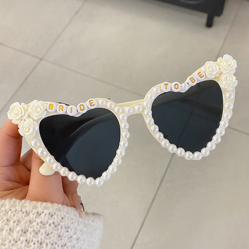 Beaira Luxury Bachelorette Party Bride Sunglasses Heart Shaped Sun Glasses For Women Bridesmaid Bride Wedding Party Photo Tools Gift