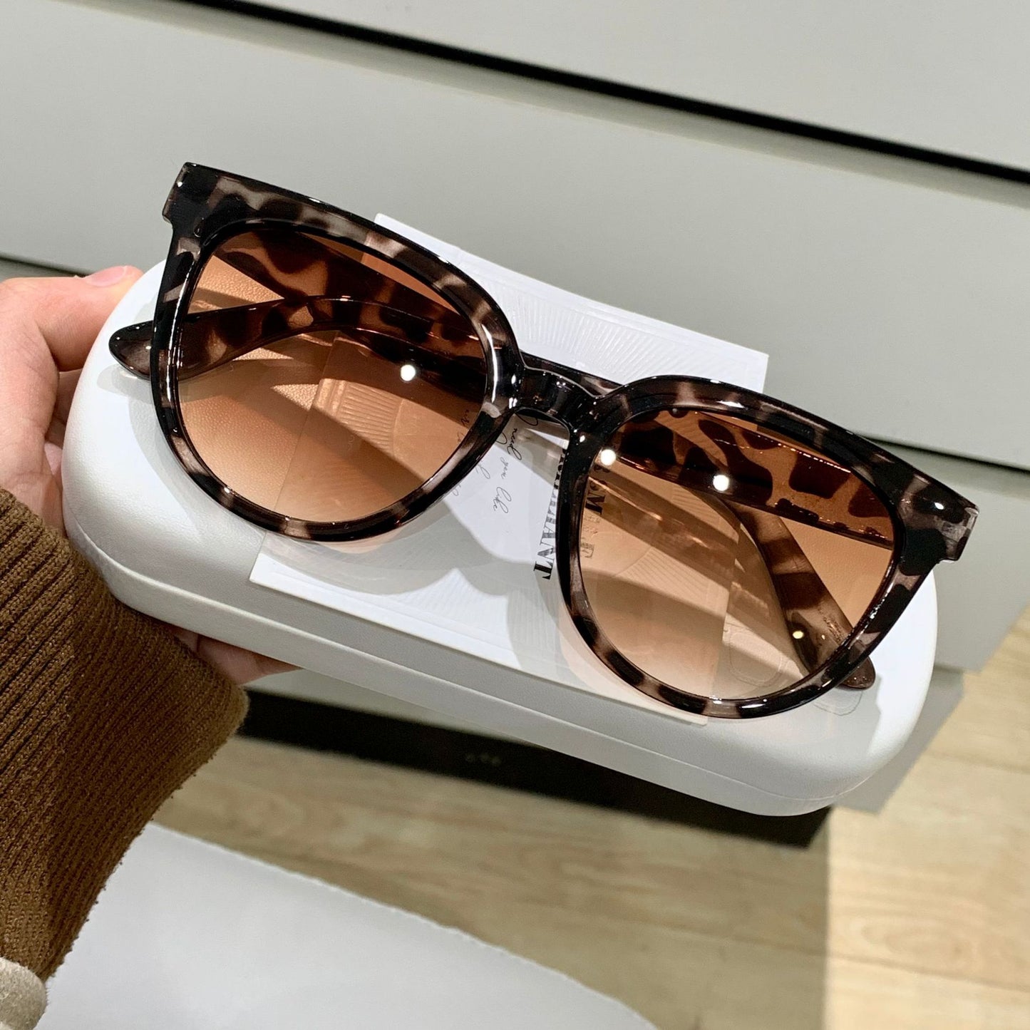 Beaira New Fashion Sunglasses Elegant Large Frame Sunglasses Retro Style Glasses Men and Women Alike Sun Glasses UV400 Shades