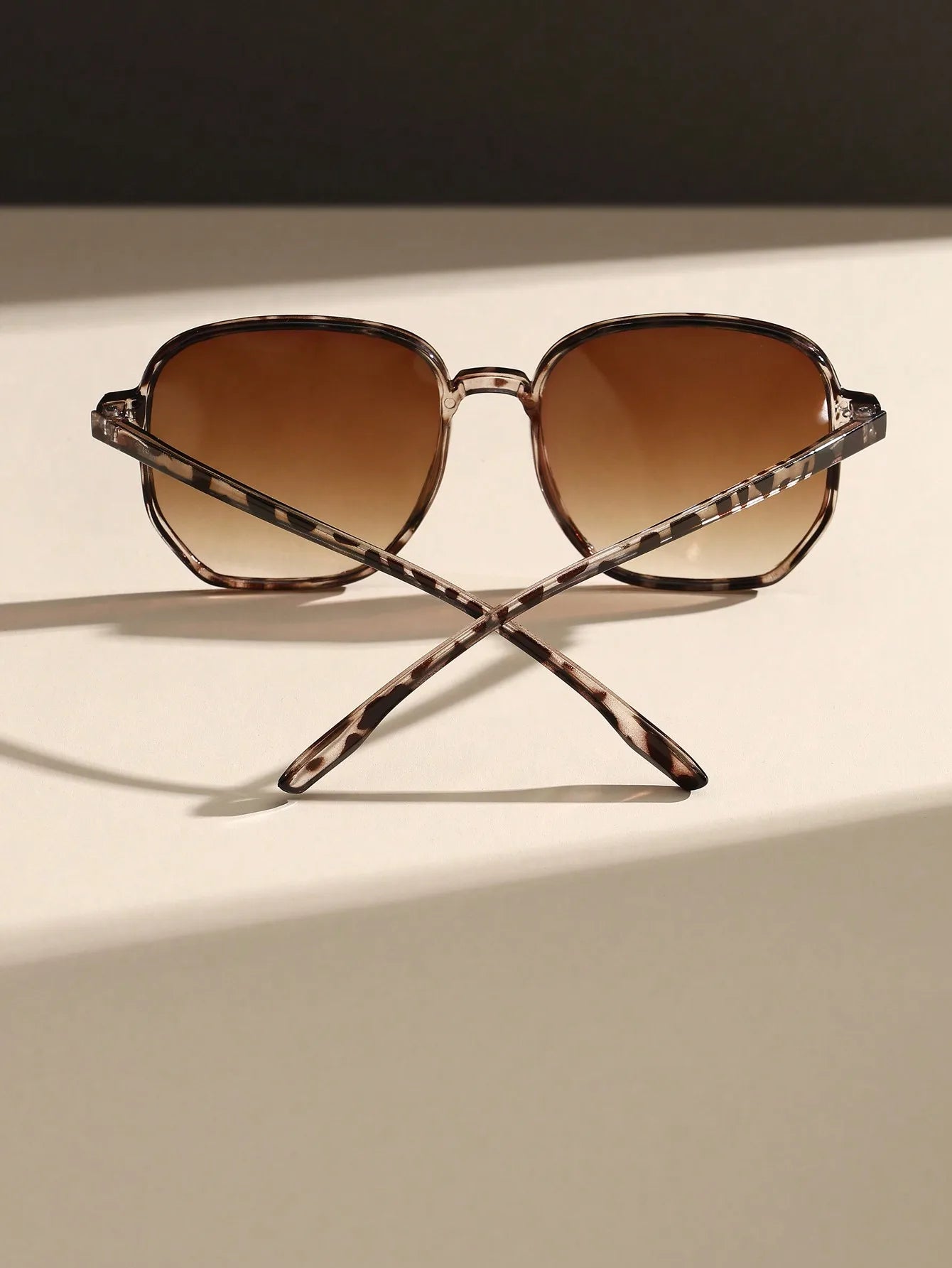 Beaira Unisex Geometric Modern Simple Style Classic Sunglasses For Outdoor Travel Holiday Driving Camping Daily Life Decoration