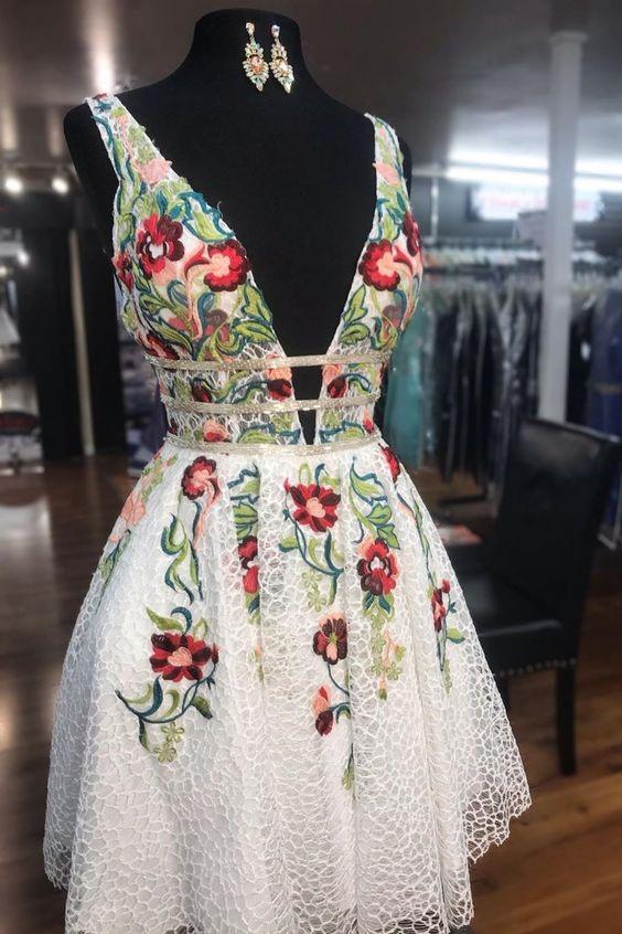 White Lace V Neck Homecoming Dresses with Floral Print Backless Short Cocktail Dresses