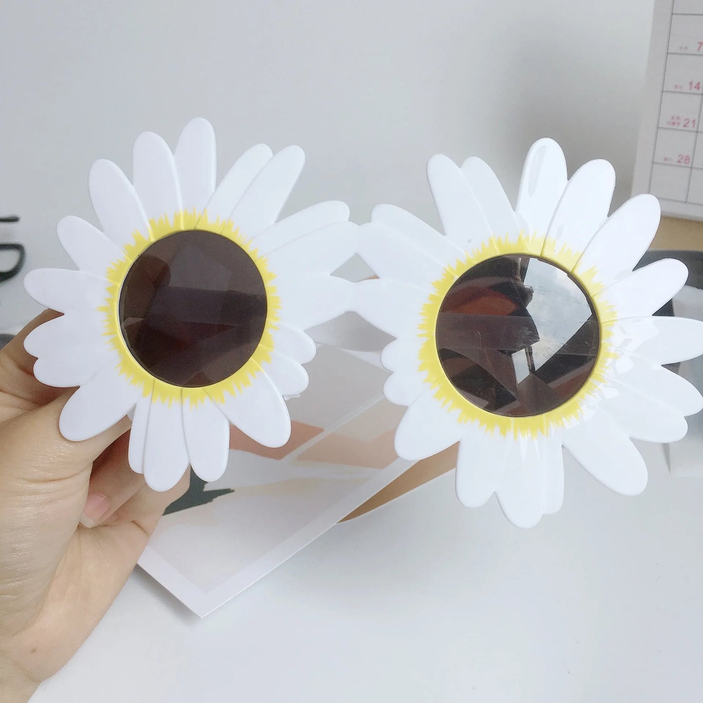 Beaira Women Party Sunglasses Cute Sun Flower Daisy Sun Glasses Funny Birthday Party Picnic Cosplay Eyewear Creative Decorative Glasses