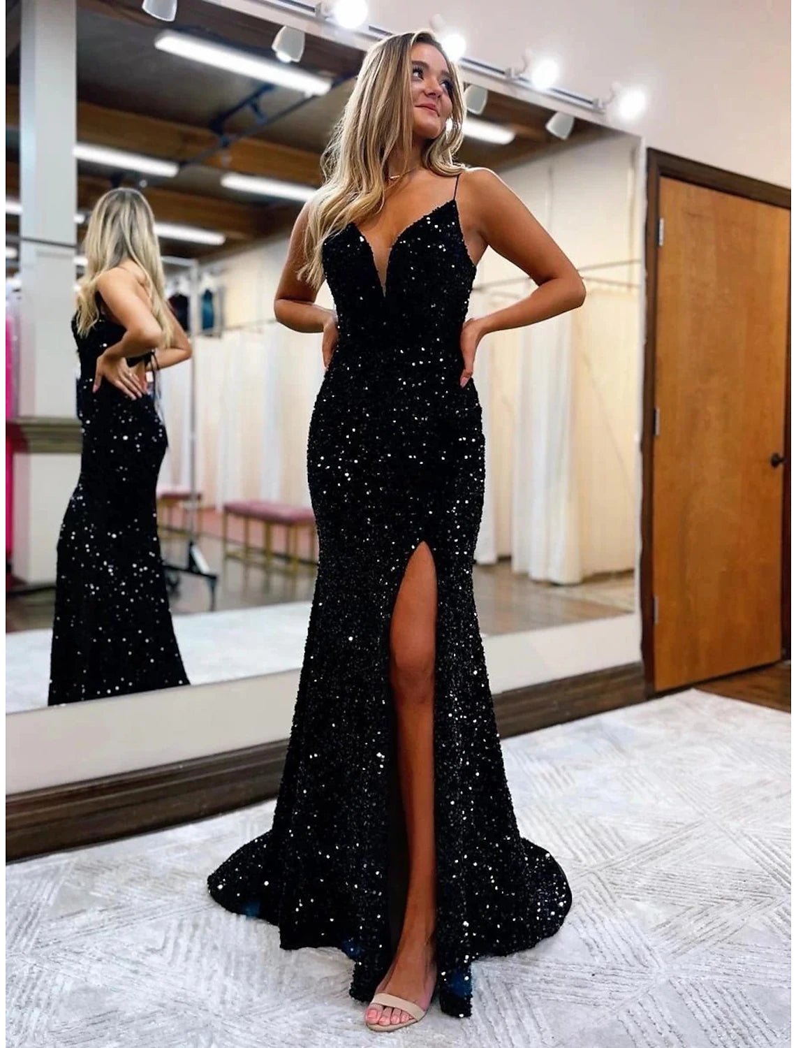 Mermaid / Trumpet Prom Dresses Sparkle & Shine Dress Formal Wedding Party Court Train Sleeveless V Neck Sequined Backless with Sequin