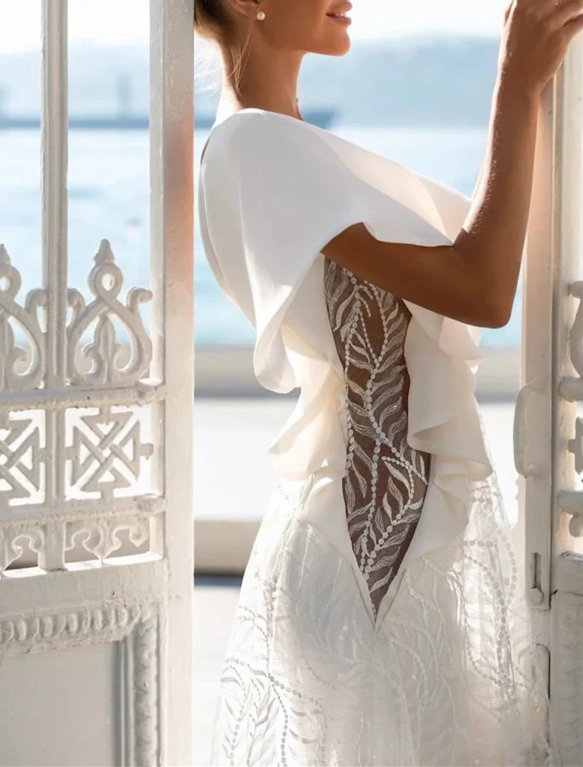 Beach Formal Wedding Dresses A-Line V Neck Cap Sleeve Sweep / Brush Train Lace Bridal Gowns With Appliques Solid Color