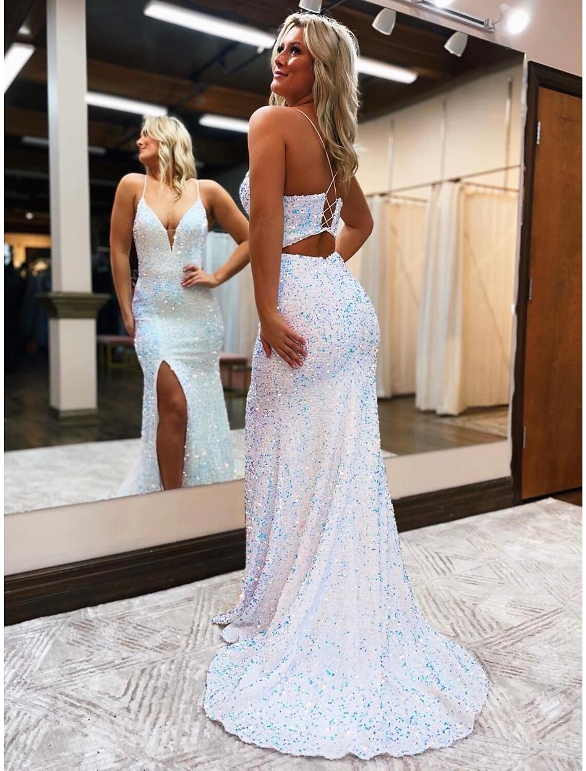 Mermaid / Trumpet Prom Dresses Sparkle & Shine Dress Formal Wedding Party Court Train Sleeveless V Neck Sequined Backless with Sequin