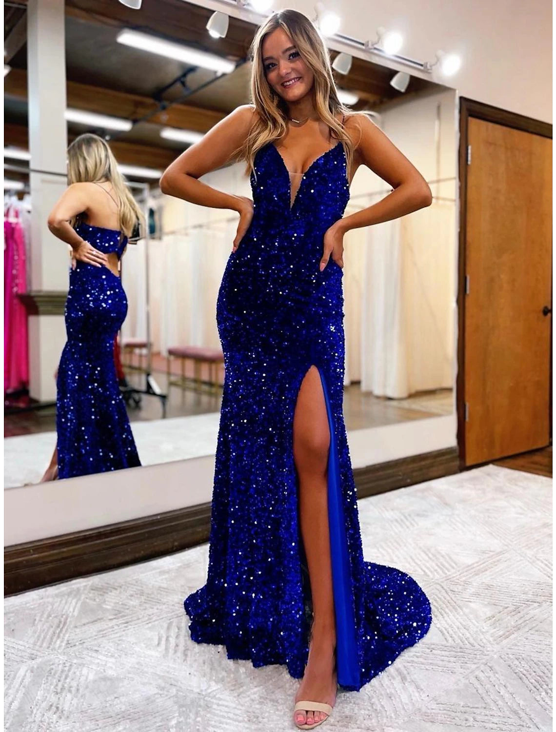 Mermaid / Trumpet Prom Dresses Sparkle & Shine Dress Formal Wedding Party Court Train Sleeveless V Neck Sequined Backless with Sequin