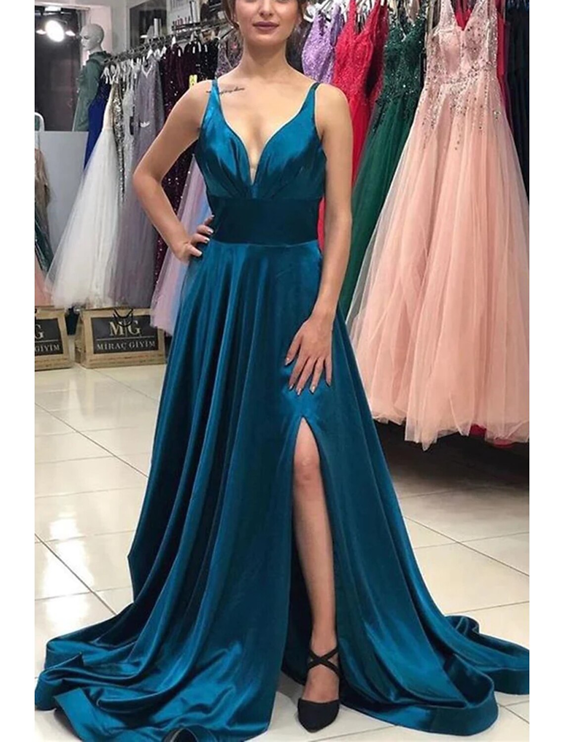 A-Line Prom Dresses Empire Dress Formal Wedding Party Sweep / Brush Train Sleeveless V Neck Satin Backless with Pleats