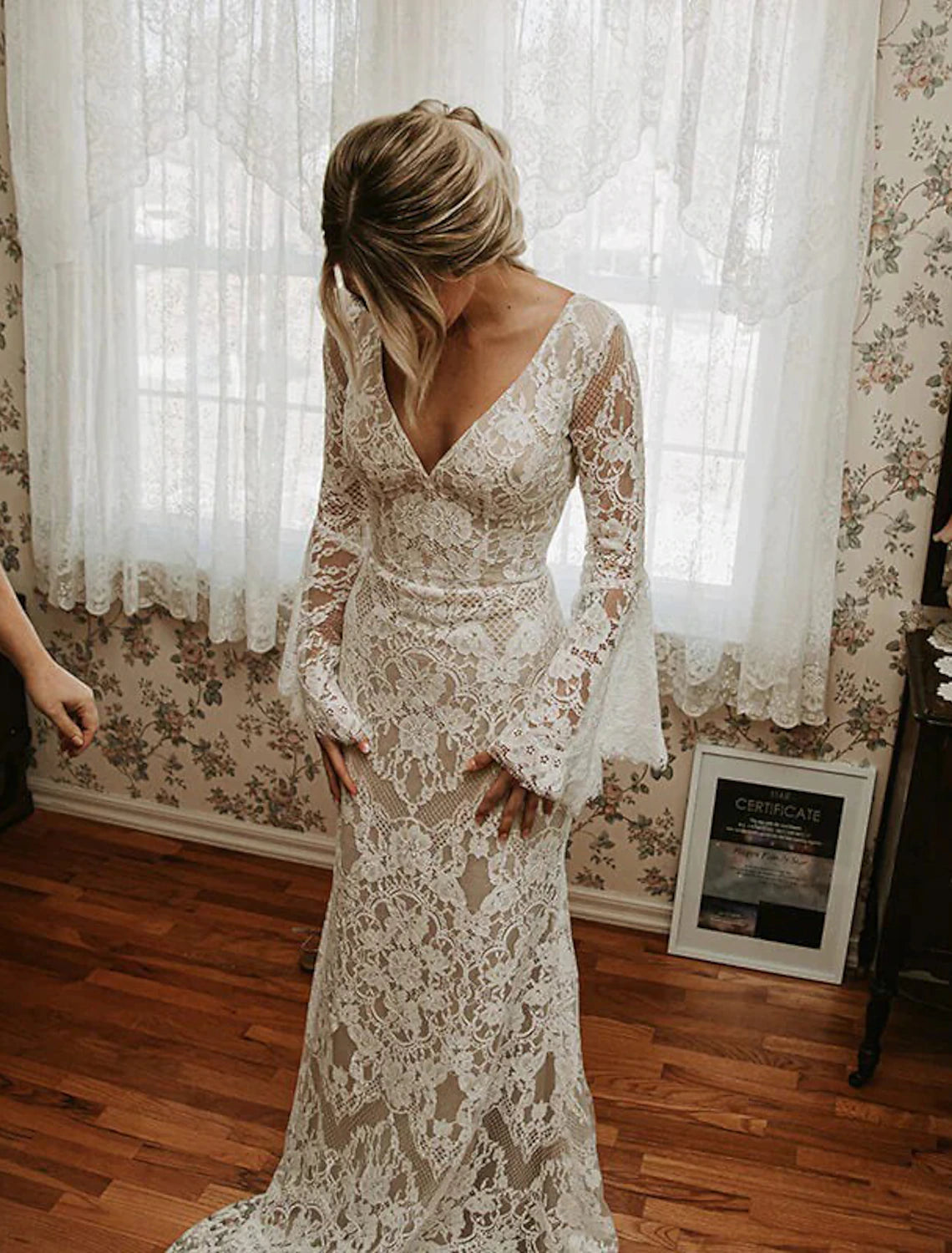 Beach Boho Wedding Dresses Mermaid / Trumpet V Neck Long Sleeve Court Train Lace Bridal Gowns With Appliques Solid