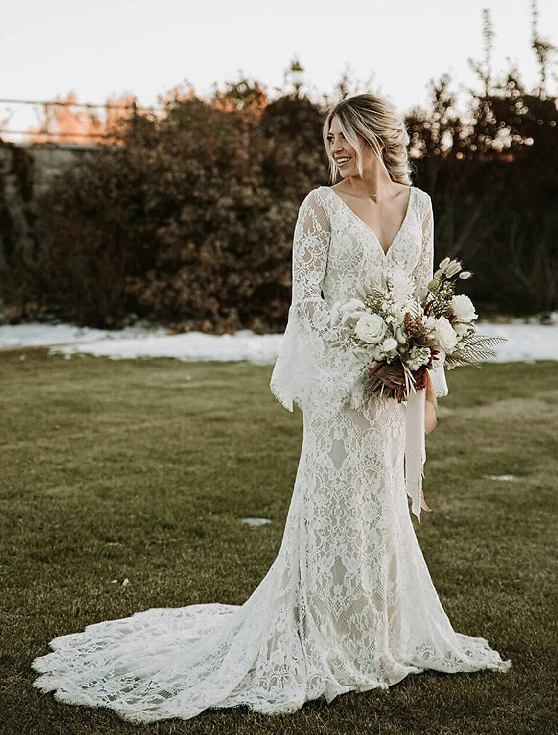 Beach Boho Wedding Dresses Mermaid / Trumpet V Neck Long Sleeve Court Train Lace Bridal Gowns With Appliques Solid