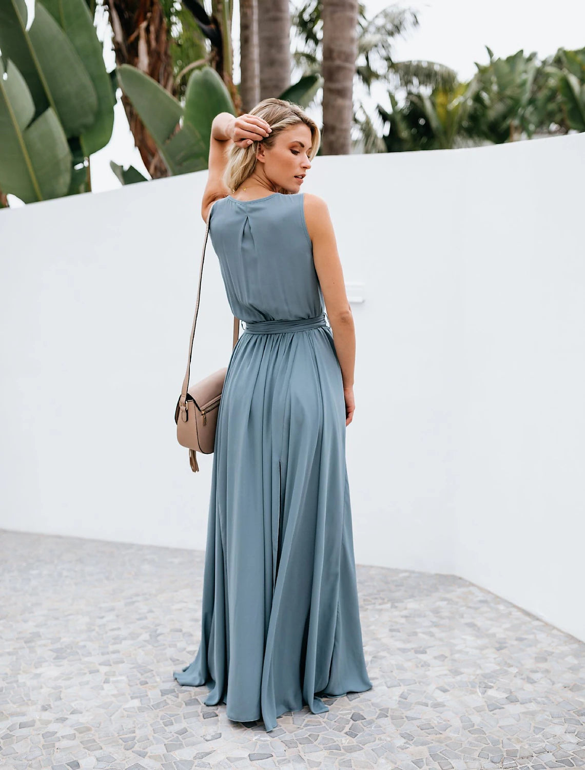 A-Line Bridesmaid Dress V Neck Sleeveless Elegant Floor Length Chiffon with Bow(s) / Pleats