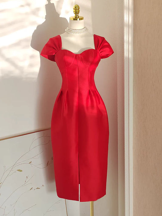 Beaira Sexy A line Sweetheart Red Satin Knee Length Homecoming Dresses Birthday Outfits